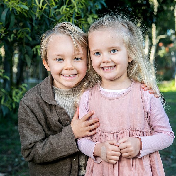cute sibling portraits kindy class one school photographer