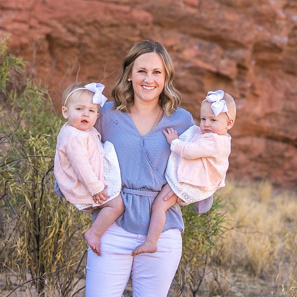 mother and twins alice springs family portrait photographer