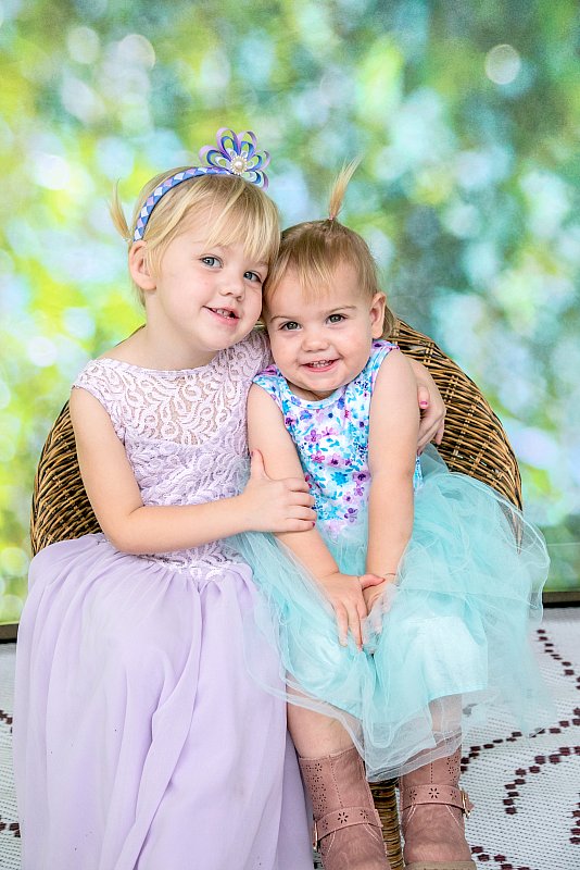 cute sibling childcare portraits near me